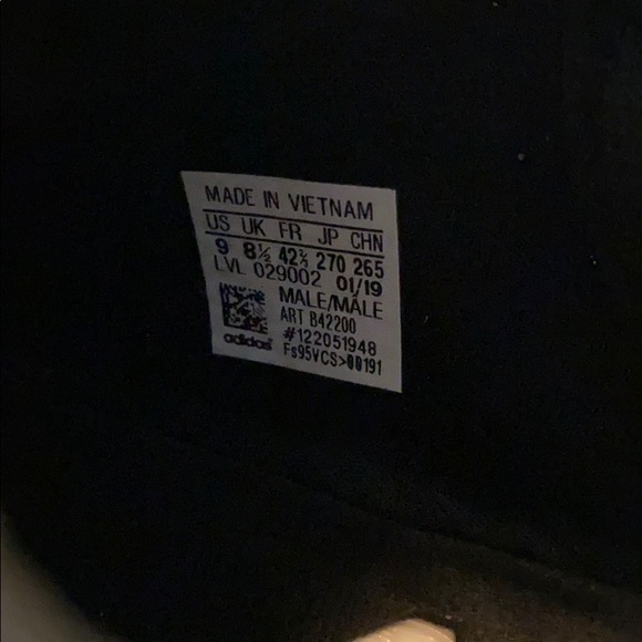 Adidas NMD_R1 ⚠️Mismatched size⚠️ - Picture 6 of 7